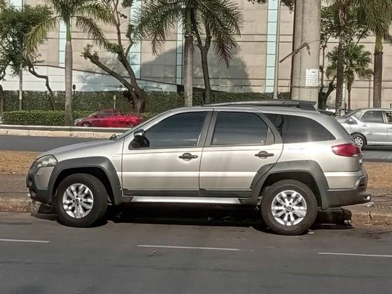 FIAT PALIO 1.8 MPI ADVENTURE WEEKEND 16V FLEX 4P AUTOMATIZADO